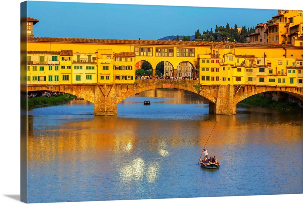 Ponte Vecchio, Florence, Tuscany, Italy, Europe.