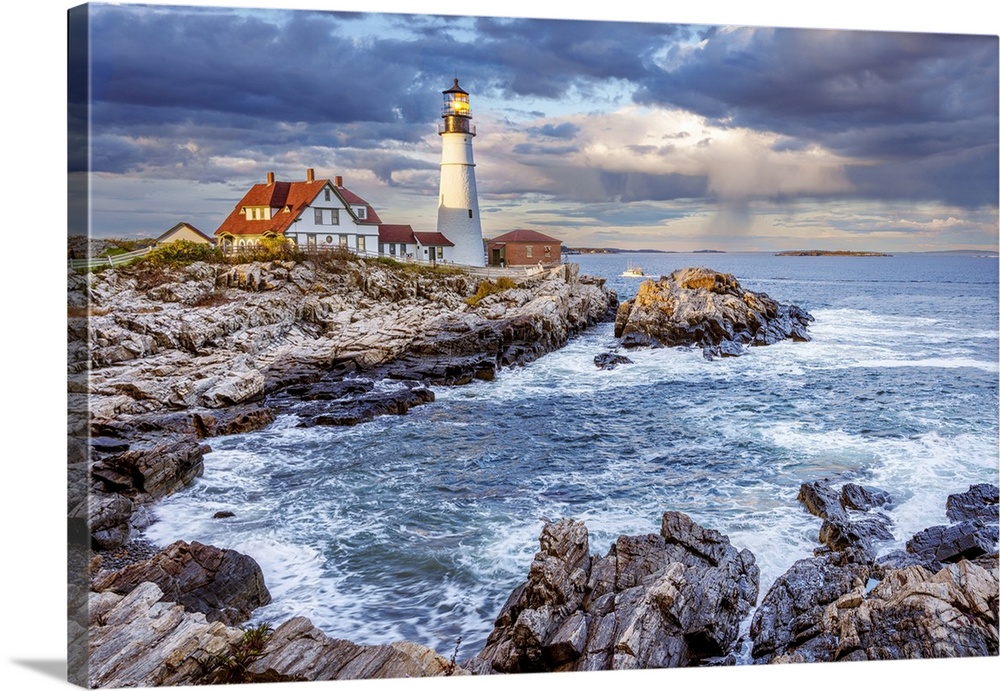 Portland Head Lighthouse, Cape Elizabeth, Sunset Portland Maine, New England, USA