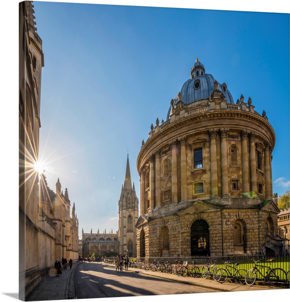 UK, England, Oxfordshire, Oxford, University Of Oxford, Radcliffe Camera And University Church Of St Mary The Virgin Beyond