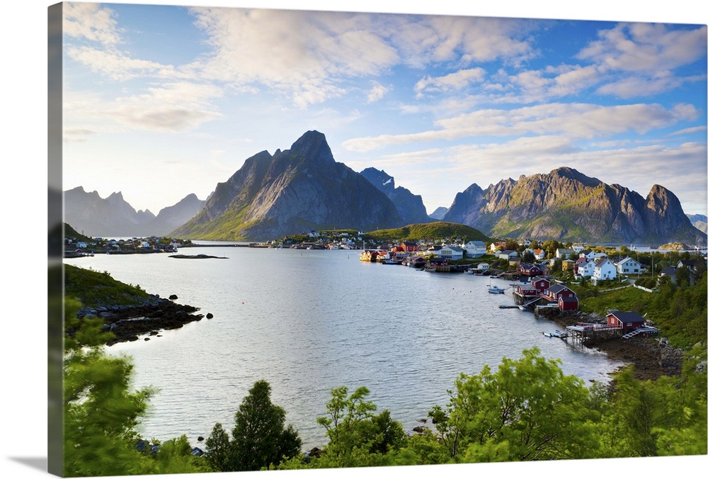 The picturesque fishing village of Reine, Reine, Moskenesoy, Lofoten, Nordland, Norway