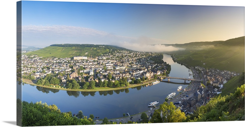 River Moselle and Bernkastel-Kues at dawn, Rhineland-Palatinate, Germany.