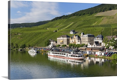 River Moselle and Bernkastel-Kues, Rhineland-Palatinate, Germany