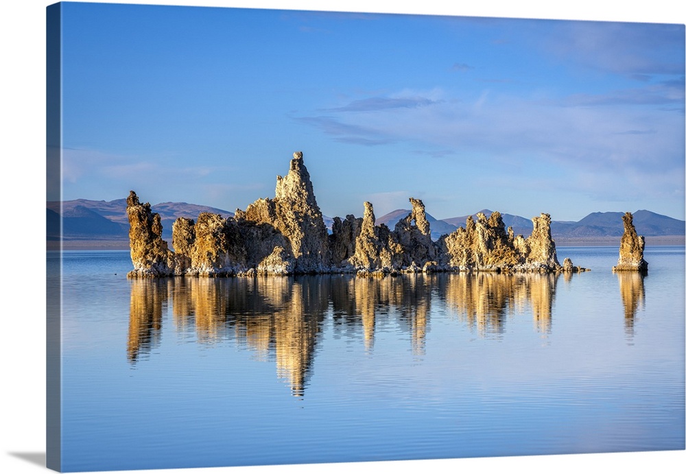 Rock formation at South Tufa on sunny day, Mono Lake, Mono County, Sierra Nevada, Eastern California, California, USA