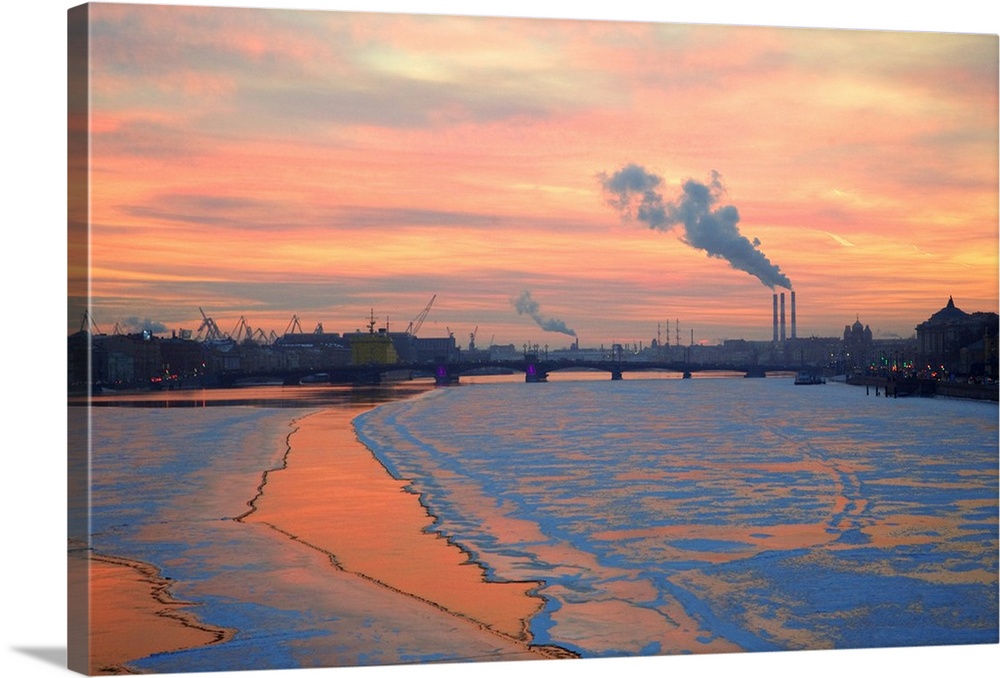 Russia, St. Petersburg, The last light over the partly frozen Neva River with in Winter.