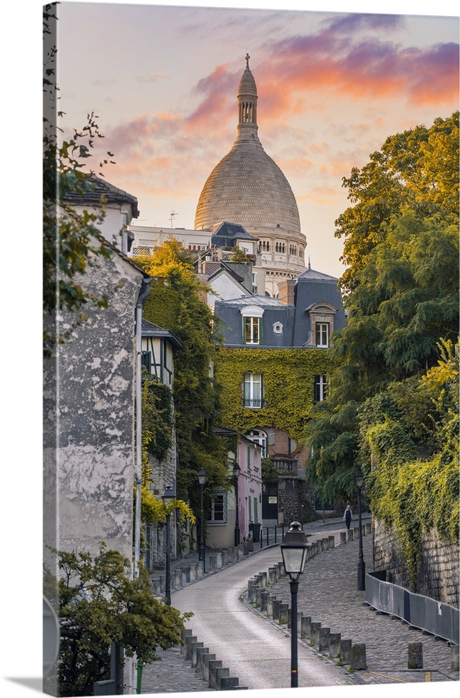 Sacre Couer and Montmartre, Paris, Ile de France, France