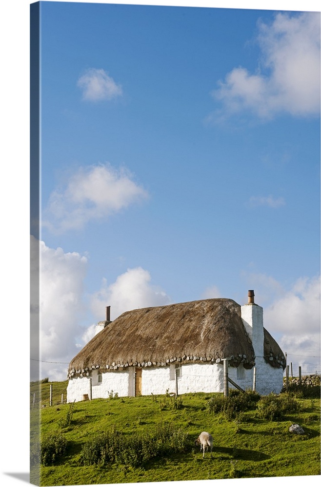 UK, Scotland, Outer Hebrides, North Uist. A traditional thatched whitehouse on the south east coast of North Uist.