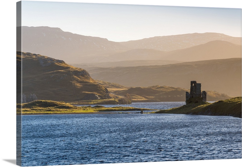 UK, Scotland, Highland, Sutherland, Lochinver, Loch Assynt, Ardvreck Castle.