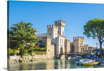 Sirmione, lake Garda, Brescia province, Lombardy, Italy. Scaliger Castle