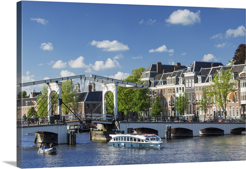 Skinny Bridge (Magere Brug) on Amstel River, Amsterdam, Netherlands.