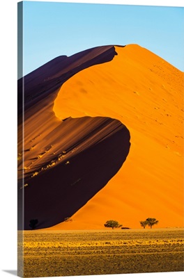 Sossusvlei, Namib-Naukluft National Park, Namibia, Africa. Giant Sand Dunes.
