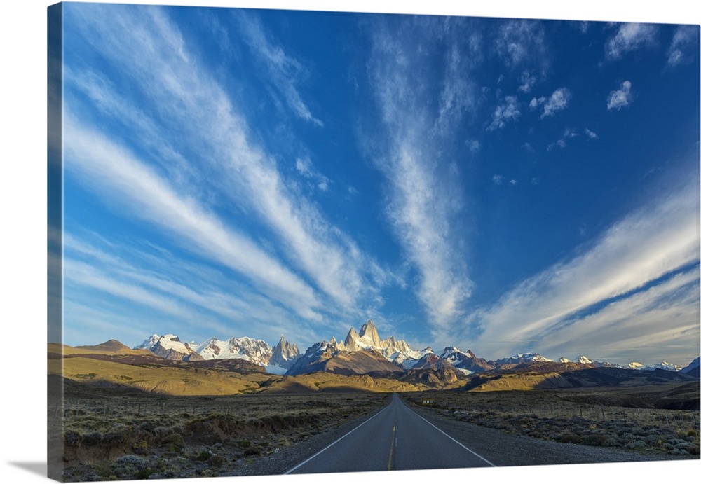 South America, Argentina, Patagonia, Los Glaciares National Park and Mount Fitz Roy.