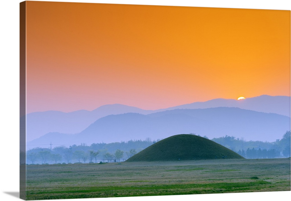 Asia, Republic of Korea, South Korea, Gyeongsangbuk-do, Gyeongju, Royal Tombs burial mounds, sunrise, UNESCO site.