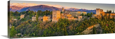 Spain, Andalucia, Granada, Alhambra Palace and Sierra Nevada mountains