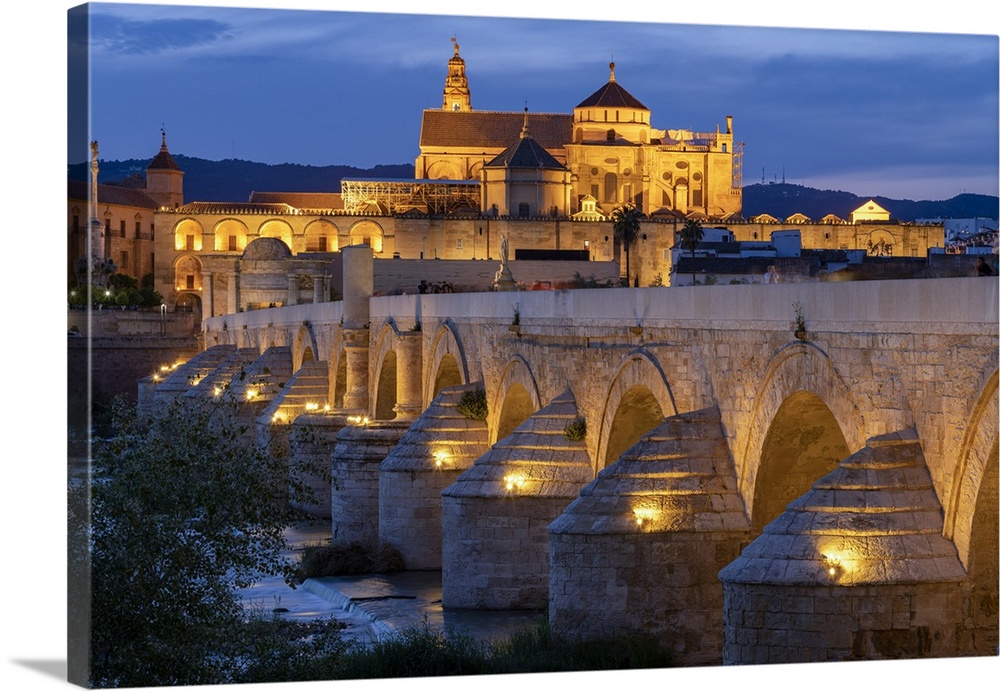 Spain, Andalusia, Cordoba, Roman Bridge over Guadalquivir river,.