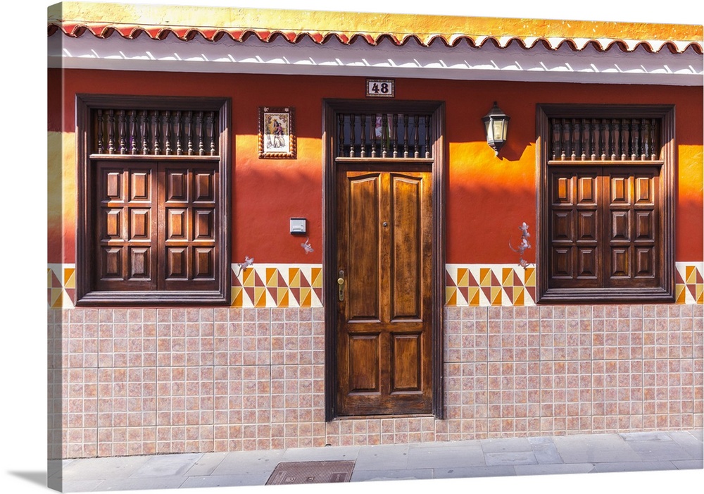Spain,Canary Islands,Tenerife,Valle de La Orotava,Puerto de La Cruz,colourful houses in the old town.