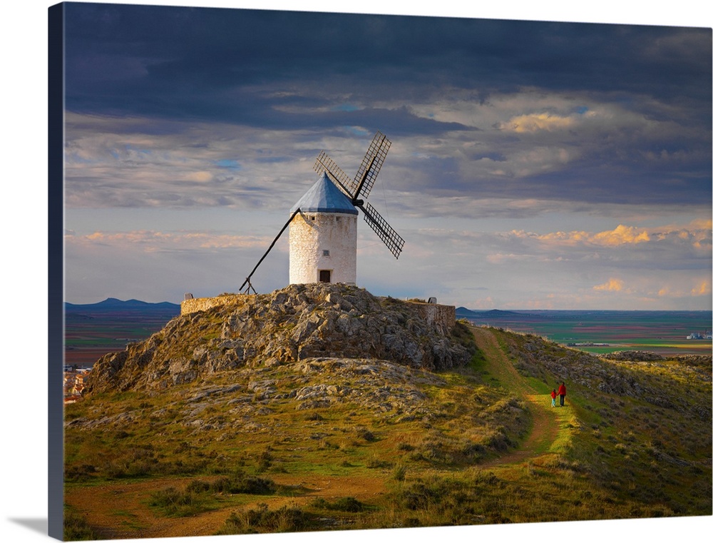 Spain, Castile, La Mancha, Consuegra, Windmills at sunset.
