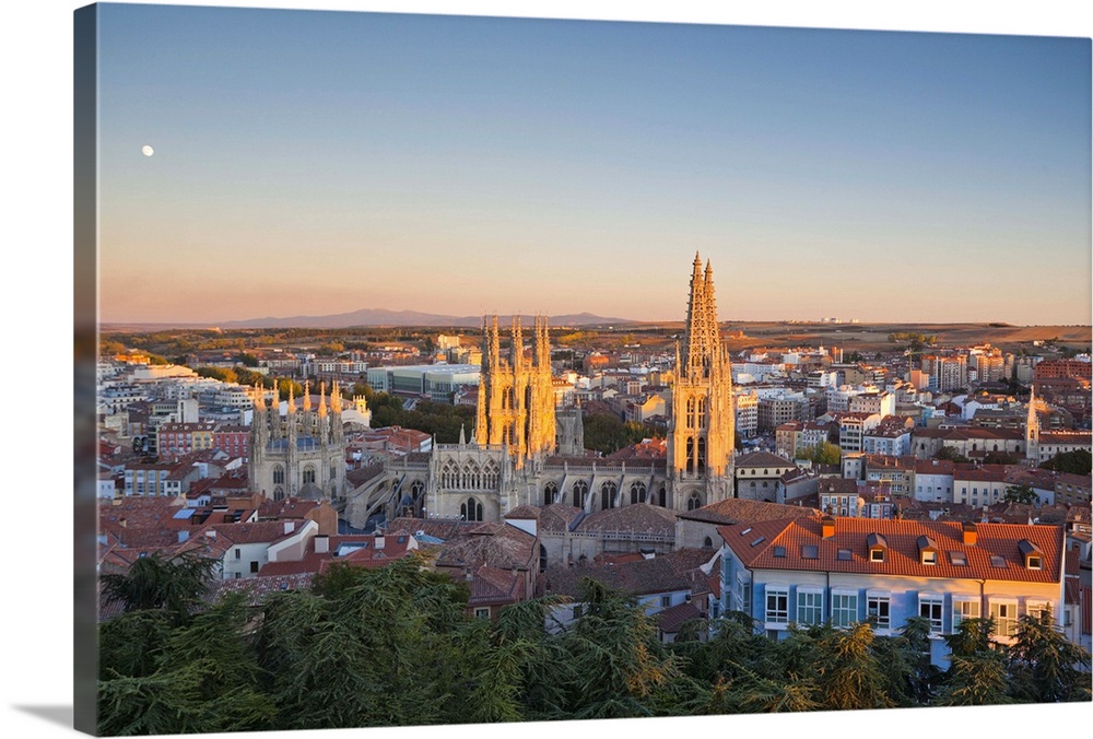 Spain, Castilla y Leon Region, Burgos Province, Burgos, Burgos Cathedral, elevated view, sunset