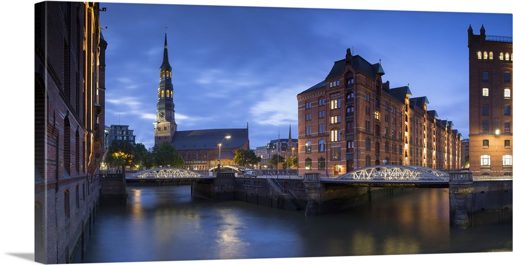 St Katharinen Church and warehouses of Speicherstadt (UNESCO World Heritage Site), Hamburg, Germany.