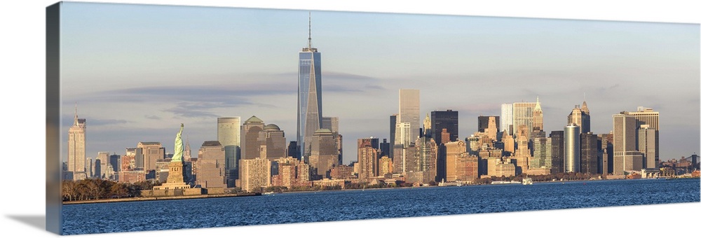 Statue of Liberty, One World Trade Center and Downtown Manhattan across the Hudson River, New York, Manhattan, United Stat...
