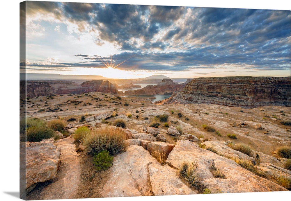 SunRecreation Area, Page, between Arizona and Utah, USArise at Alstrom Point, Lake Powell, Glen Canyon National