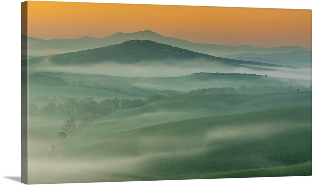 Sunrise in the fields of the Val d'Orcia, Siena province, Tuscany, Italy.