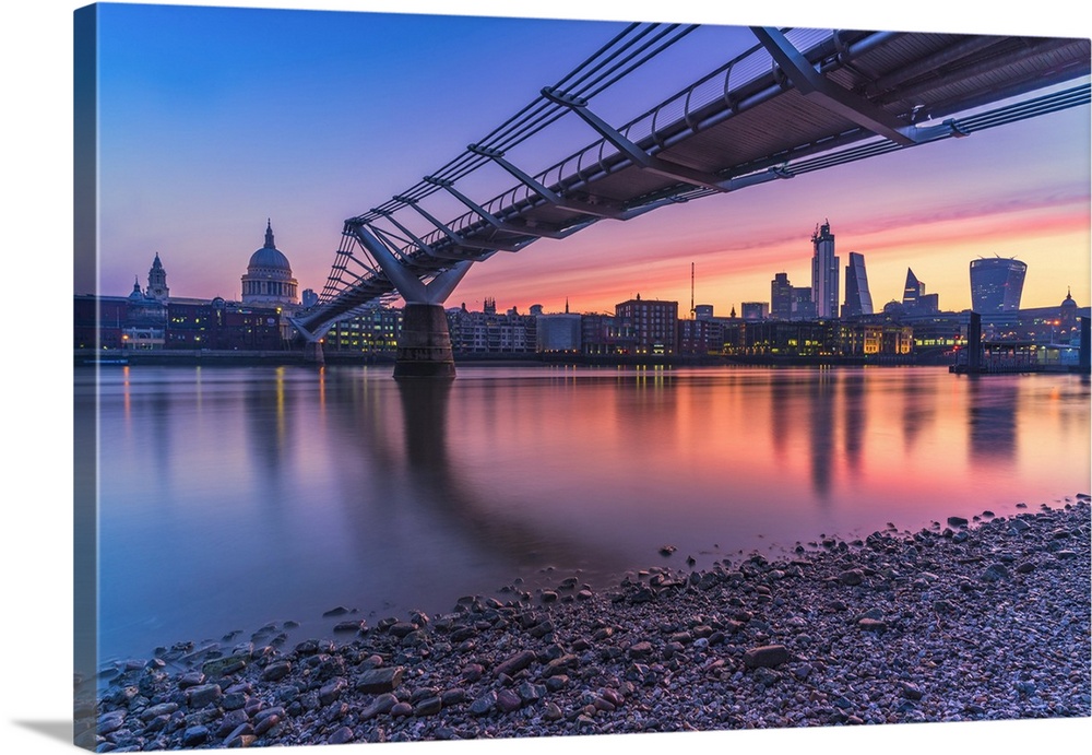 Sunrise over Millennium Bridge, St Paul's Cathedral and financial district from banks of River Thames, London, United King...