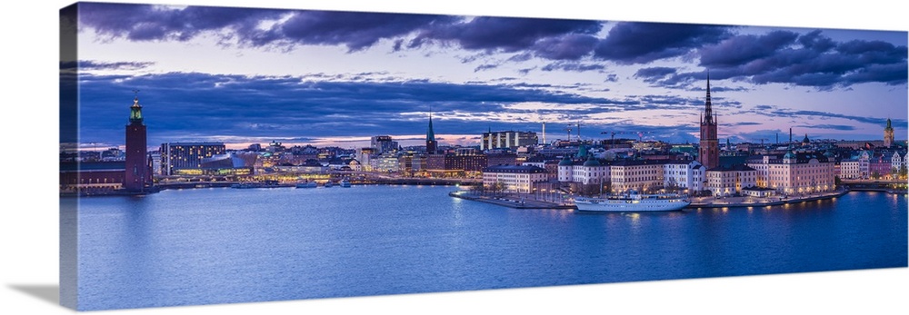 Sweden, Stockholm, Gamla Stan, Old Town, elevated city view with Riddarholmeskyrkan church, dusk