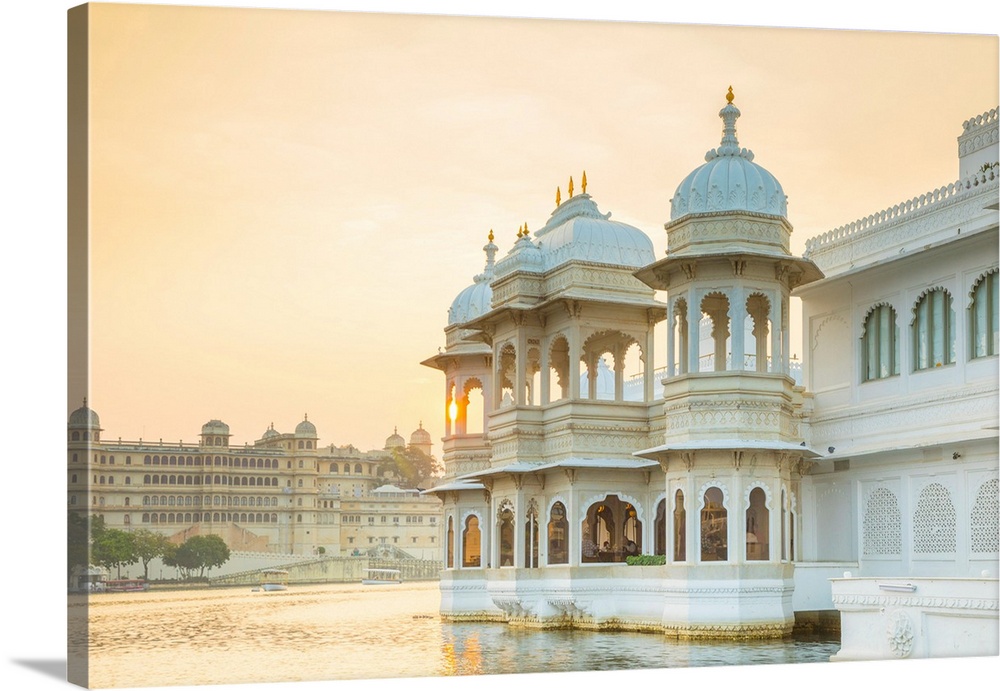 Taj Lake Palace And City Palace, Lake Pichola, Udaipur, Rajasthan, India