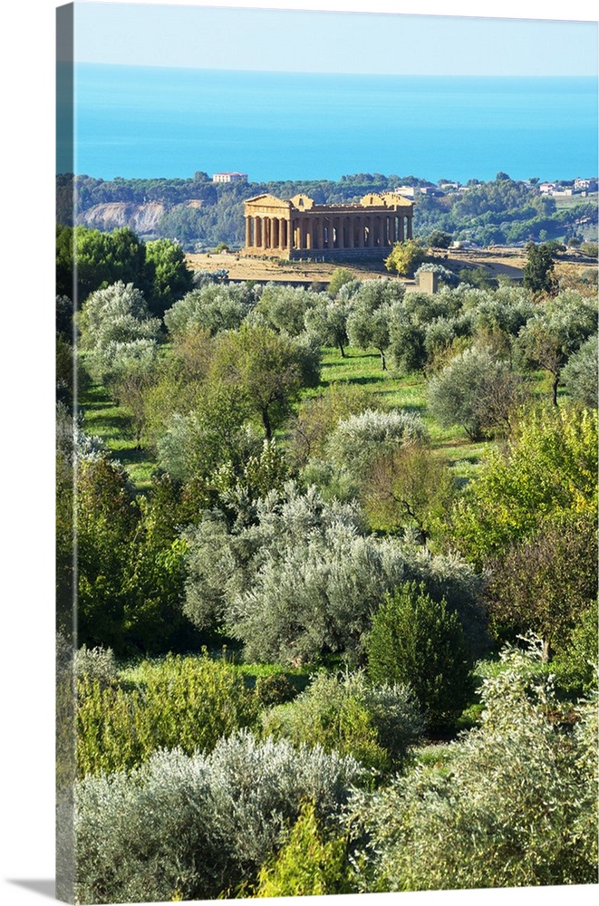 Temple of Concordia, Valley of the Temples, Agrigento, Sicily, Italy.