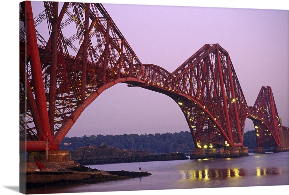 The Forth Rail Bridge, Firth of Forth, Edinburgh, Scotland. The 2.5 km.(1.5 mile) Bridge was the world's first major steel...