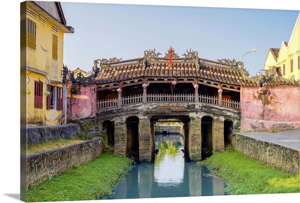 The Japanese Covered Bridge in Hoi An ancient town, Hoi An, Quang Nam Province, Vietnam.