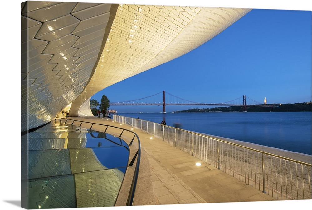 The MAAT (Museum of Art, Architecture and Technology), bordering the Tagus river, was designed by British architect Amanda...