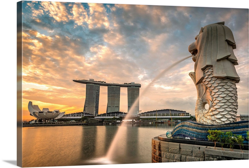 The Merlion statue with Marina Bay Sands in the background, Singapore.