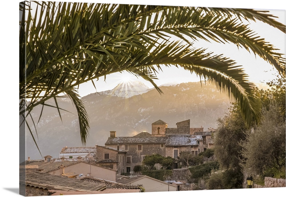 The mountain village of Fornalutx with a view of the Serra de Tramuntana, Mallorca, Balearic Islands, Spain