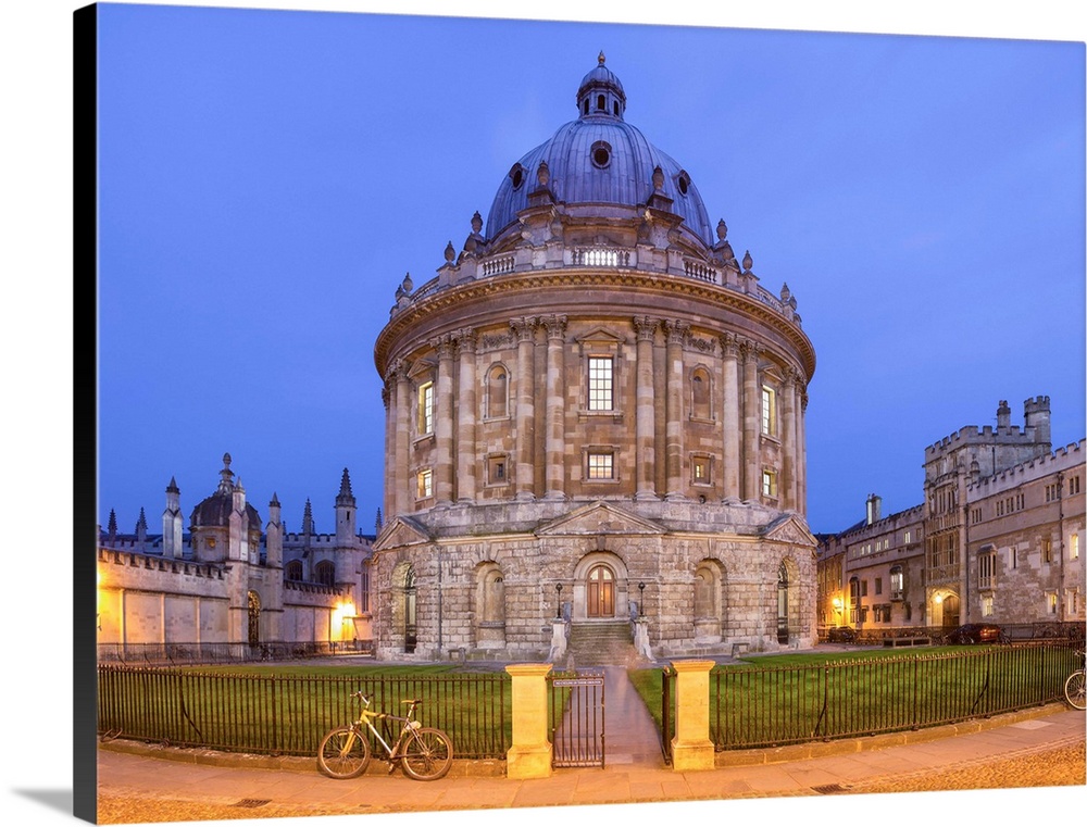 The Radcliffe Camera at twilight, Oxford, England.