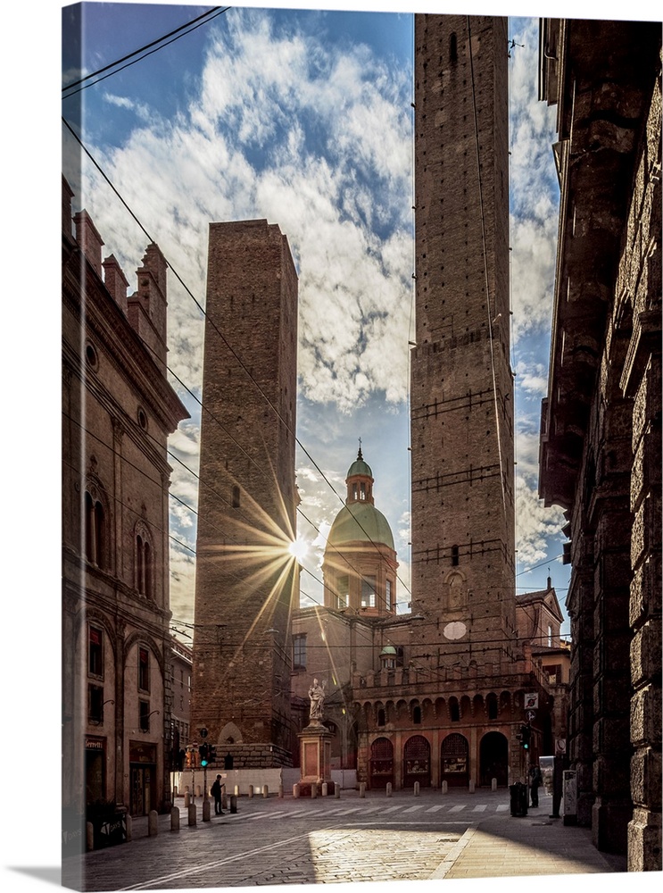 The Two Towers, Garisenda and Asinelli, Bologna, Emilia-Romagna, Italy.