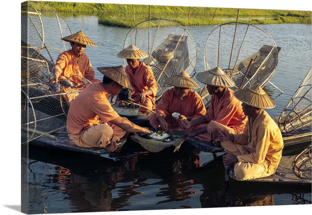 Traditional fishermen on Lake Inle having a supper on boats together, Lake Inle, Nyaungshwe Township, Taunggyi District, S...