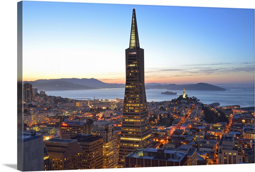 View from hotel Mandarin Oriental towards Transamerica Puramid and Coit Tower, San Francisco, California, USA