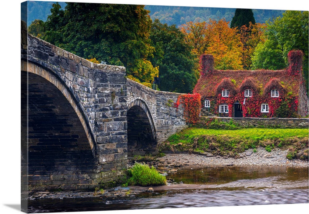 UK, Wales, Conwy, Llanrwst, River Conwy, Inigo Jones Bridge, Tu Hwnt I'r Bont (Beyond The Bridge) Tearoom