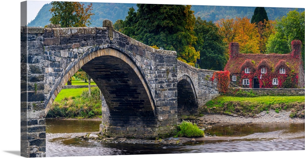 UK, Wales, Conwy, Llanrwst, River Conwy, Inigo Jones Bridge, Tu Hwnt I'r Bont (Beyond The Bridge) Tearoom