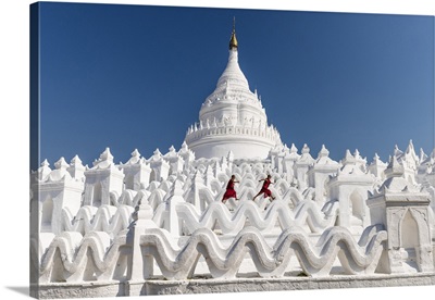 Two Buddhist novice monks on the white pagoda of Hsinbyume (Myatheindan) paya temple