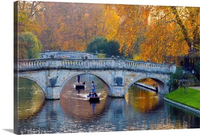 UK, England, Cambridge, Clare and King's College Bridges over River Cam in Autumn