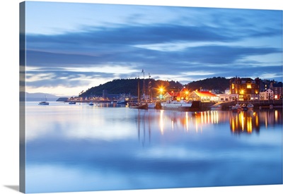 UK, Scotland, Argyll and Bute, Oban, The port of Oban during the last light of the day