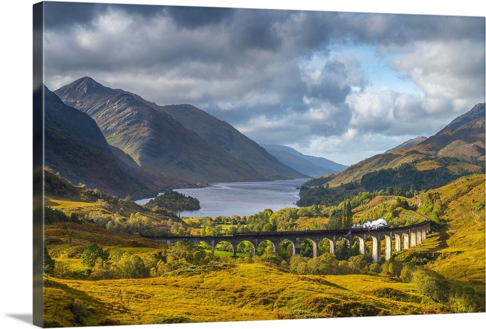 UK, Scotland, Highland, Loch Shiel, Glenfinnan, Glenfinnan Railway