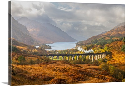 UK, Scotland, Highland, Loch Shiel, Glenfinnan, Glenfinnan Railway Viaduct