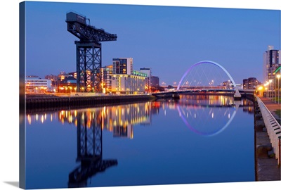 UK, Scotland, River Clyde, Finnieston Crane and the Clyde Arc