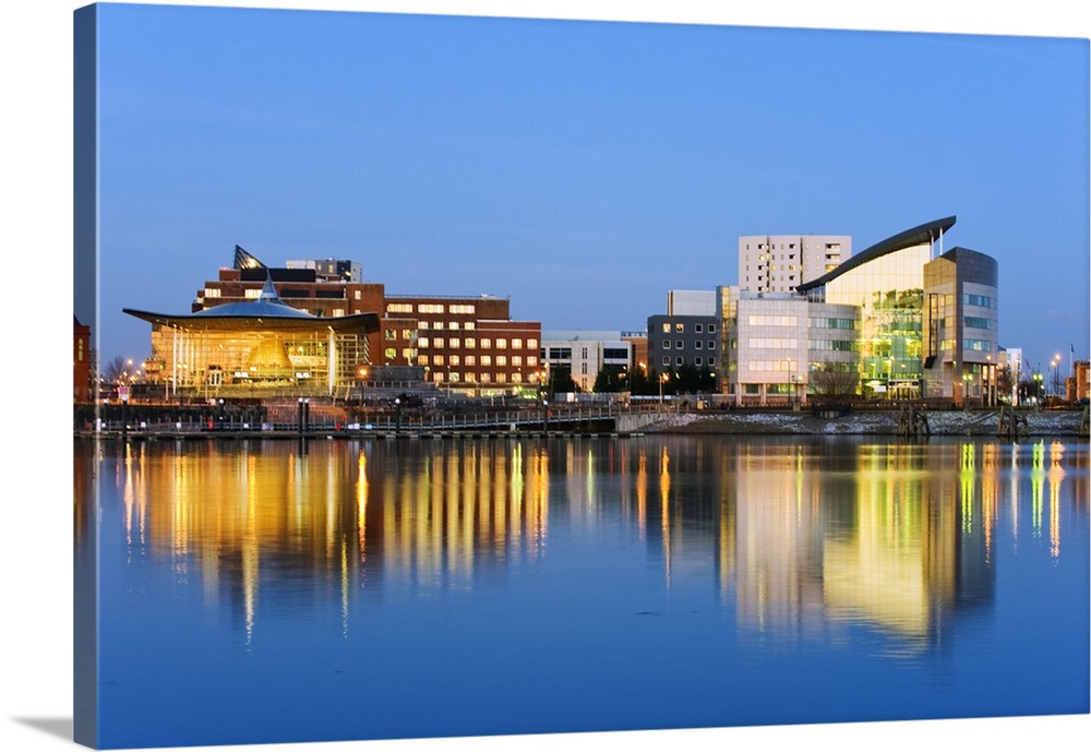Europe, UK, United Kingdom, Wales, Cardiff, Cardiff Bay, Welsh Assembly Building (left).