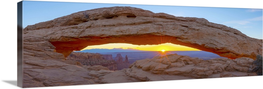 USA, Utah, Canyonlands National Park, Island in the Sky District, Mesa Arch, Sunrise.