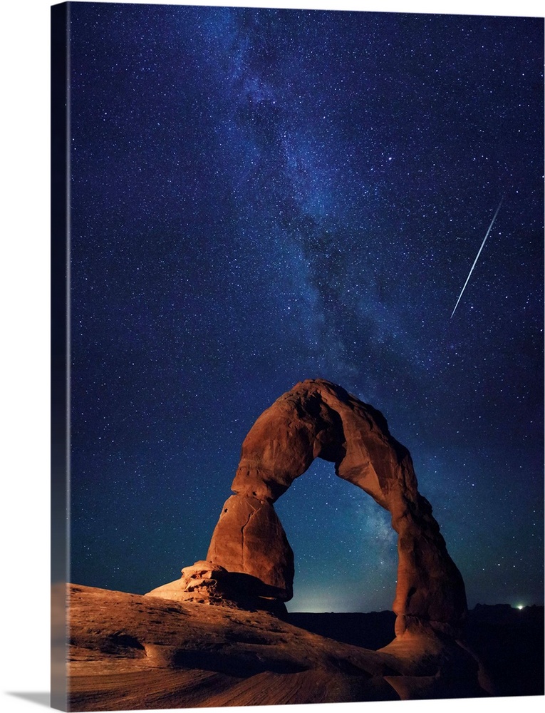USA, Utah, Moab, Arches National Park, Delicate Arch and Milky Way