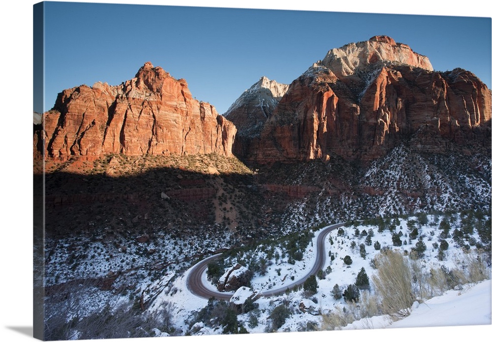 USA, Utah, Zion National Park, Zion-Mt. Carmel Highway, winter, morning